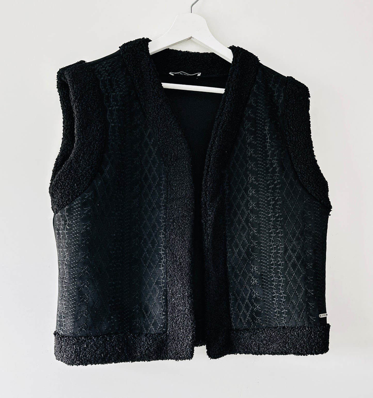Gilet - Teddy met borduur zwart