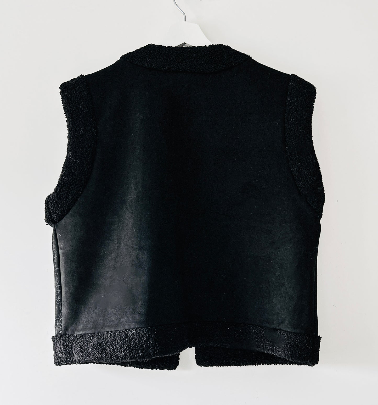Gilet - Teddy met borduur zwart