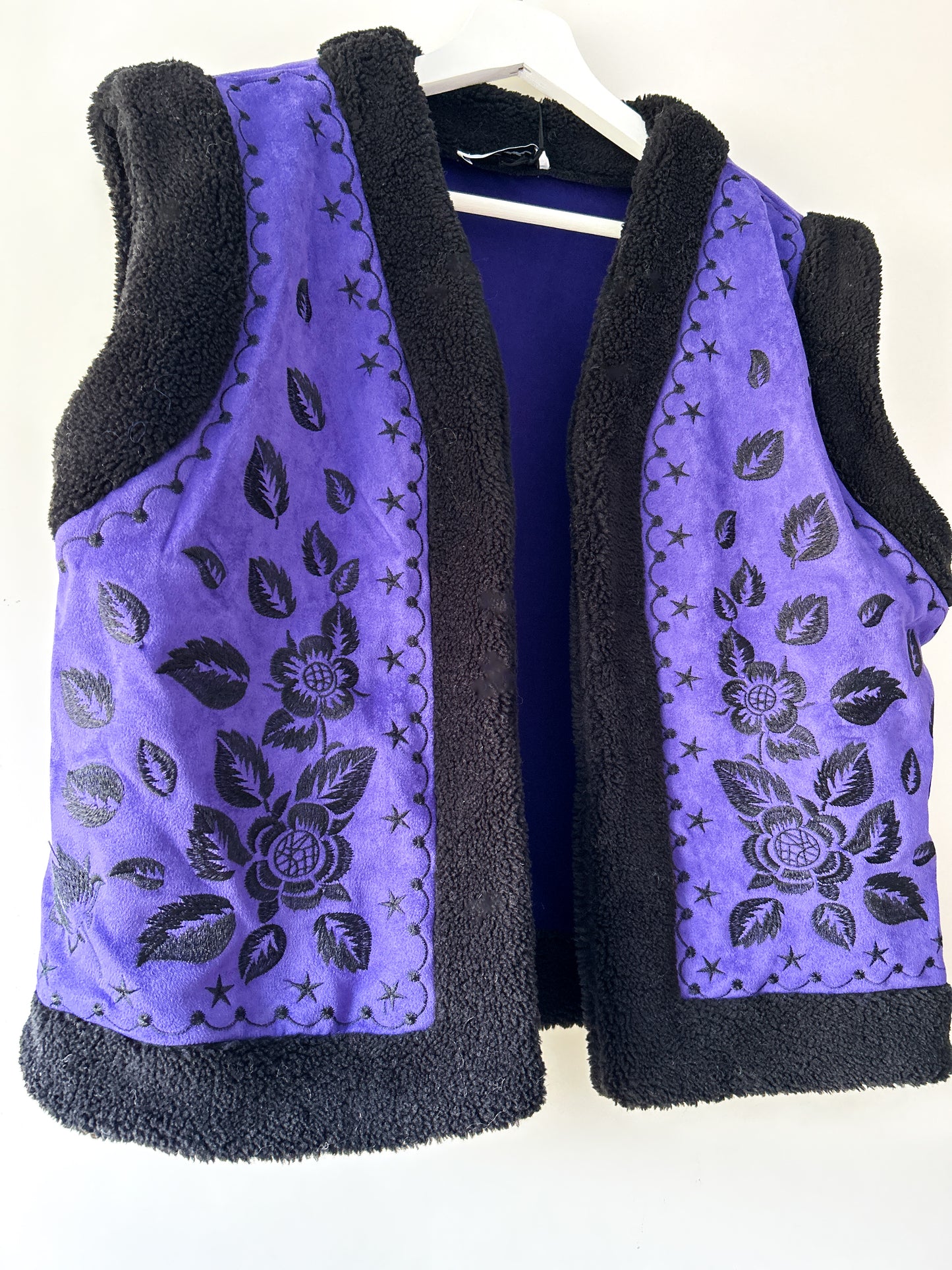 Gilet - Teddy met borduur paars
