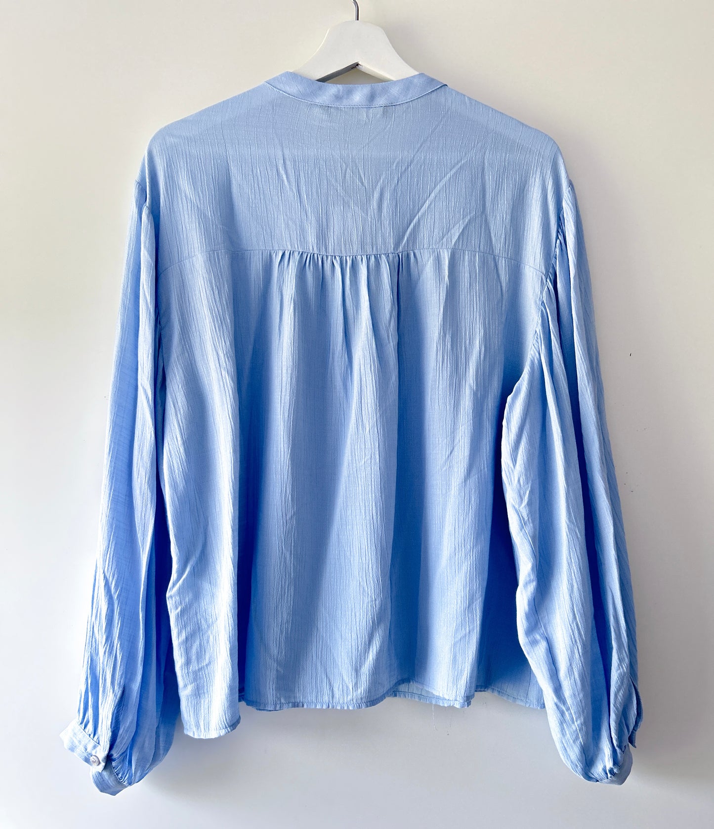 Chemisier bleu clair avec broderie Zara