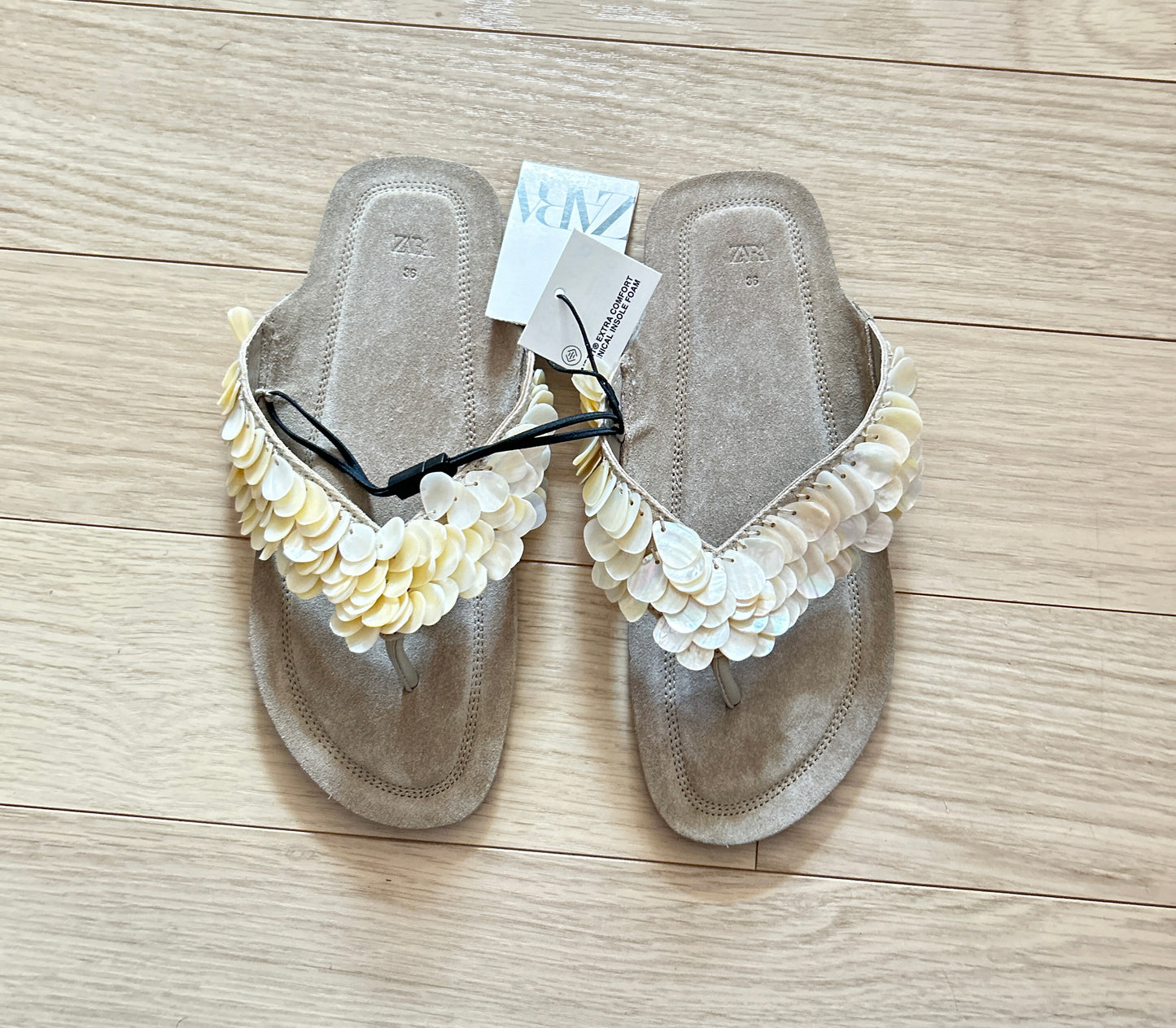 Sandales en cuir à coquillages