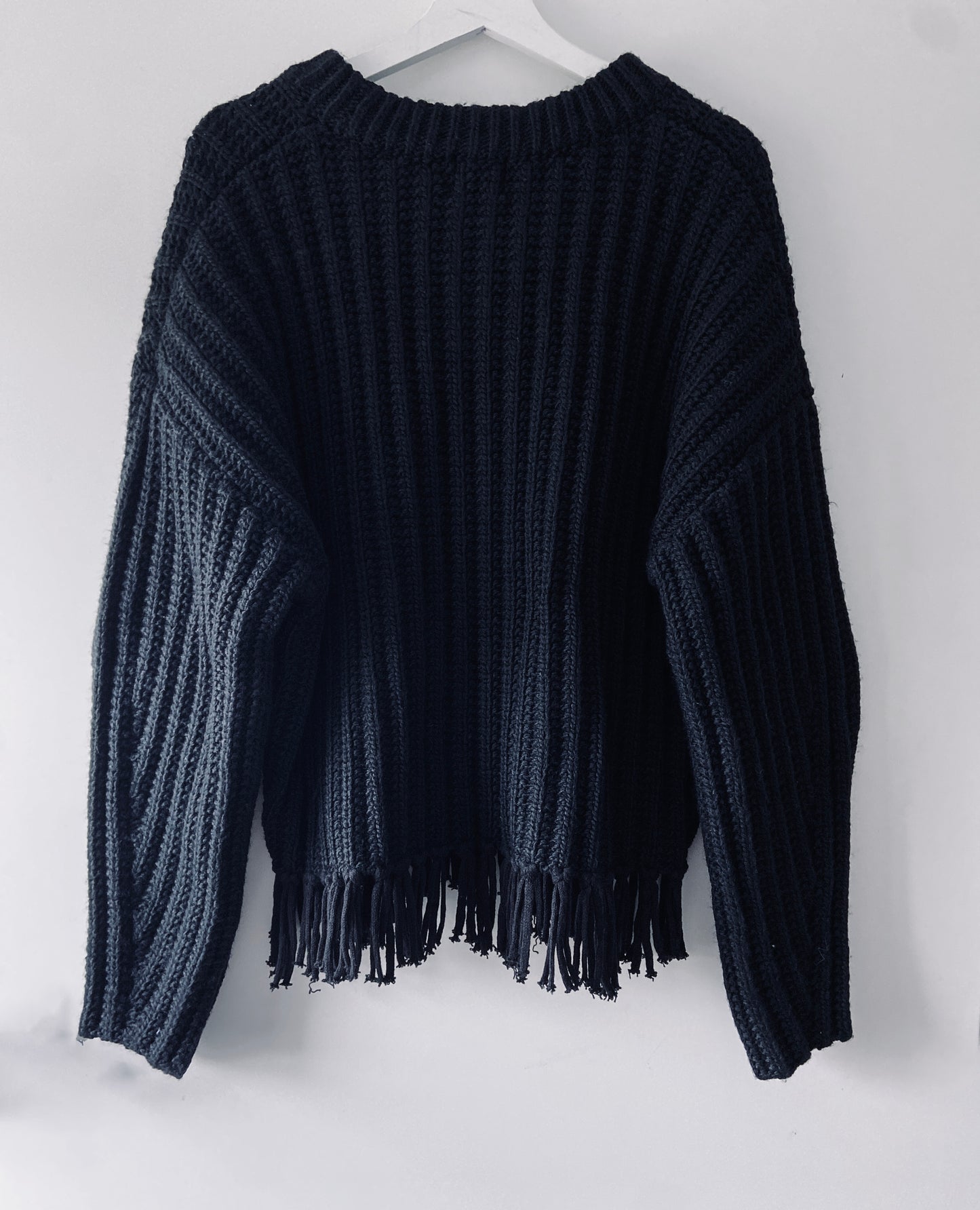 Black knitted ribbed sweater with fringes