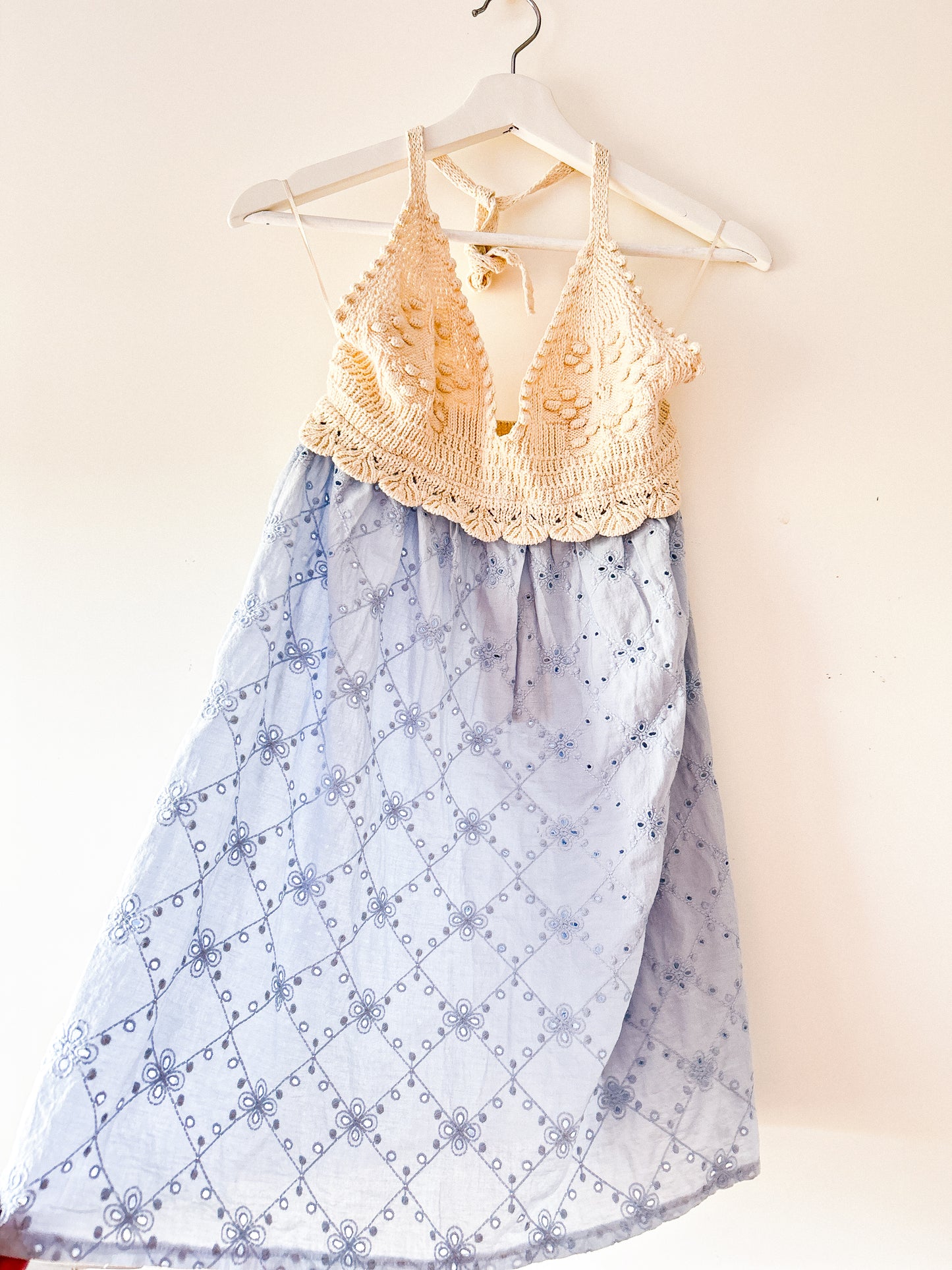 Lichtblauw crochet mini-jurkje Zara