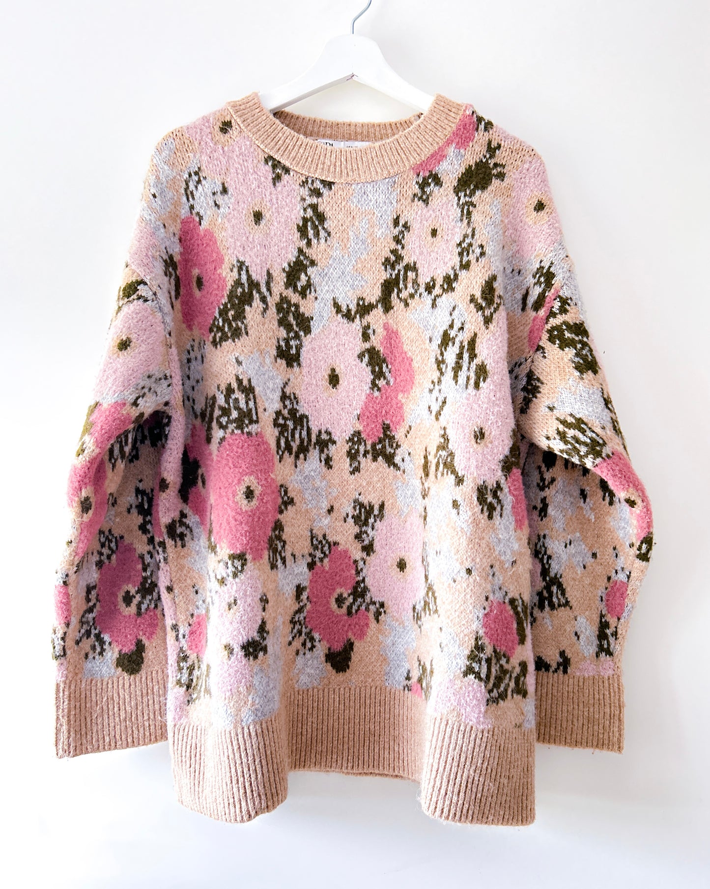 Knitted floral sweater beige Zara