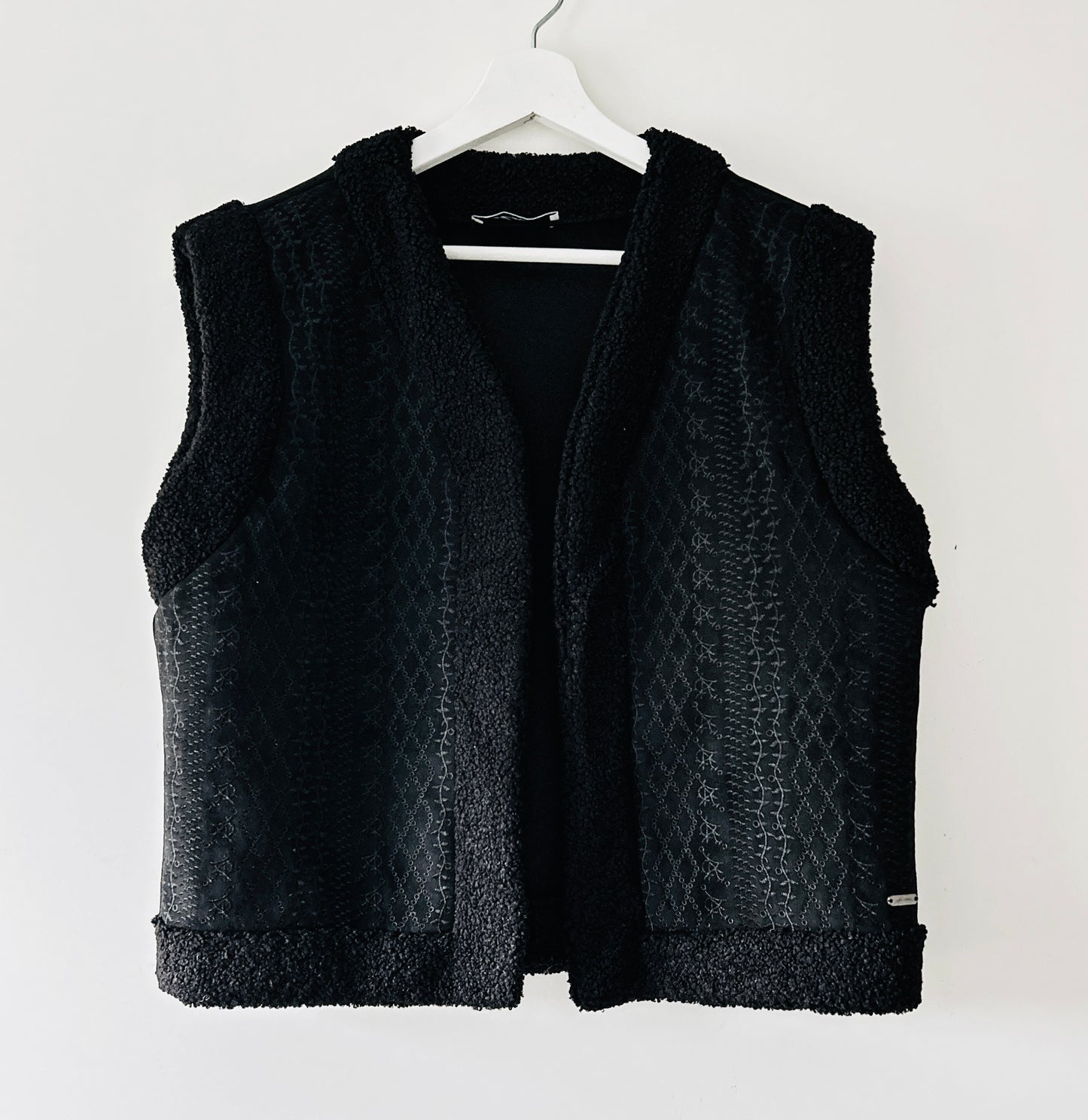Gilet - Teddy met borduur zwart