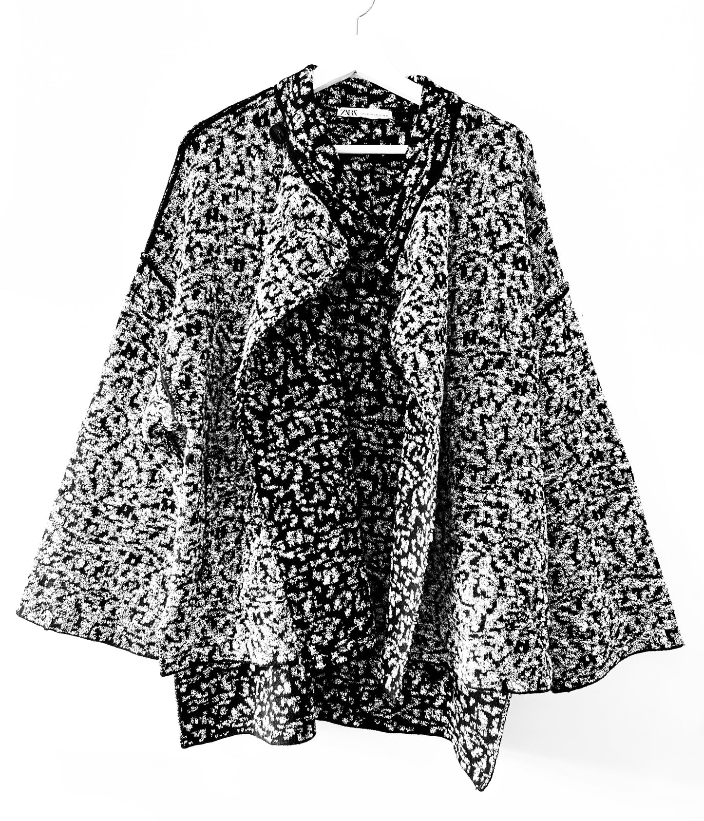 Black/white knitted wrap coat Zara