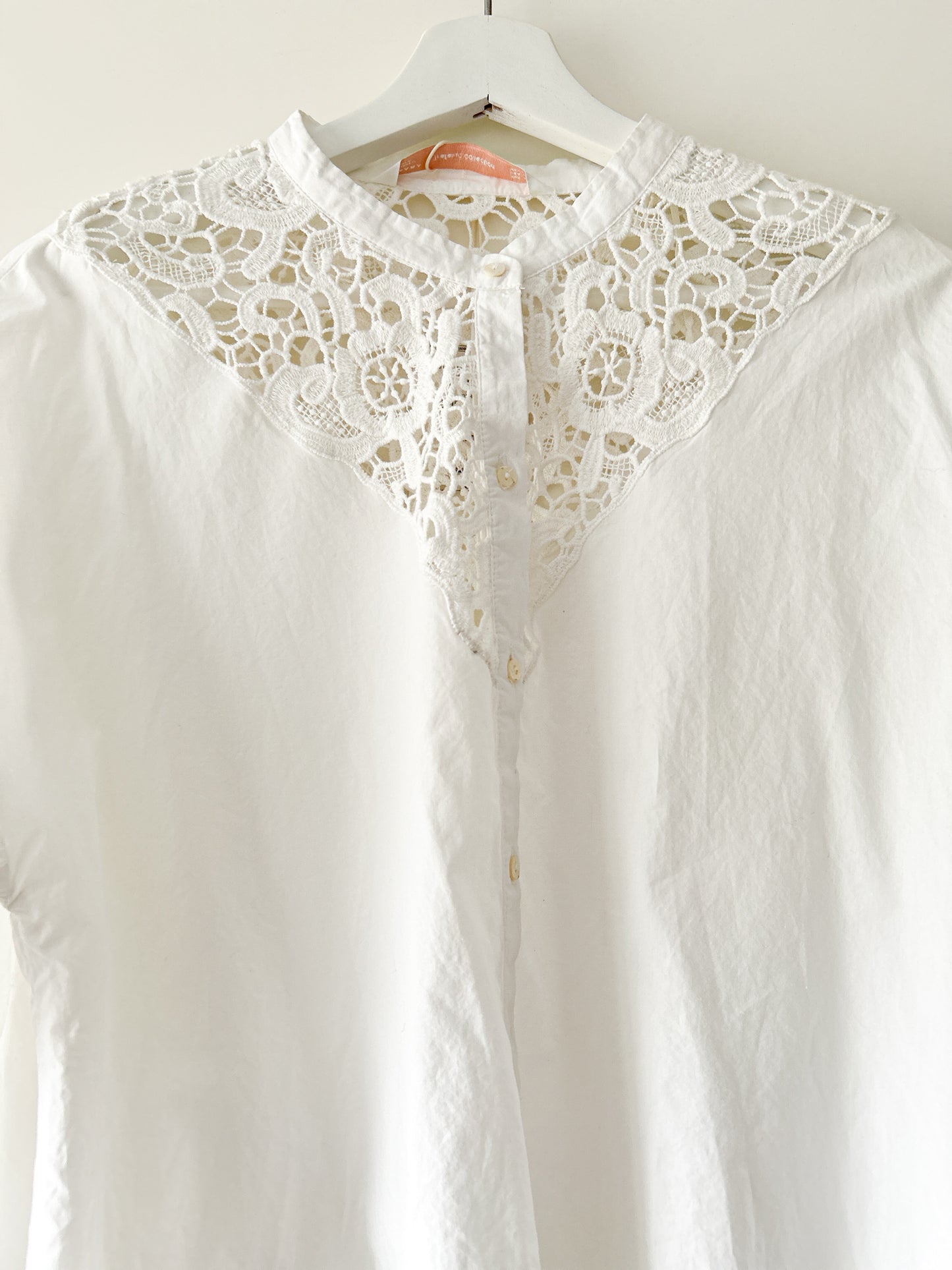 Blouse blanche brodée Zara