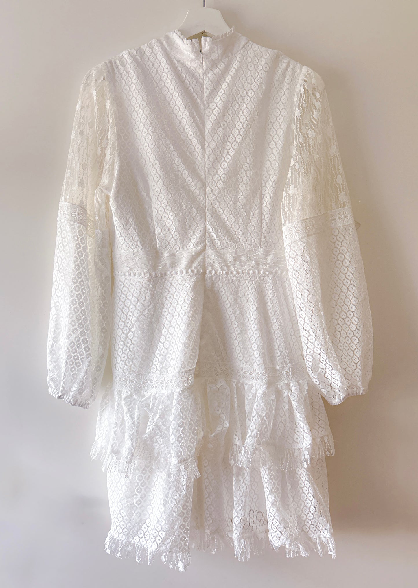Mini-robe blanche avec dentelle