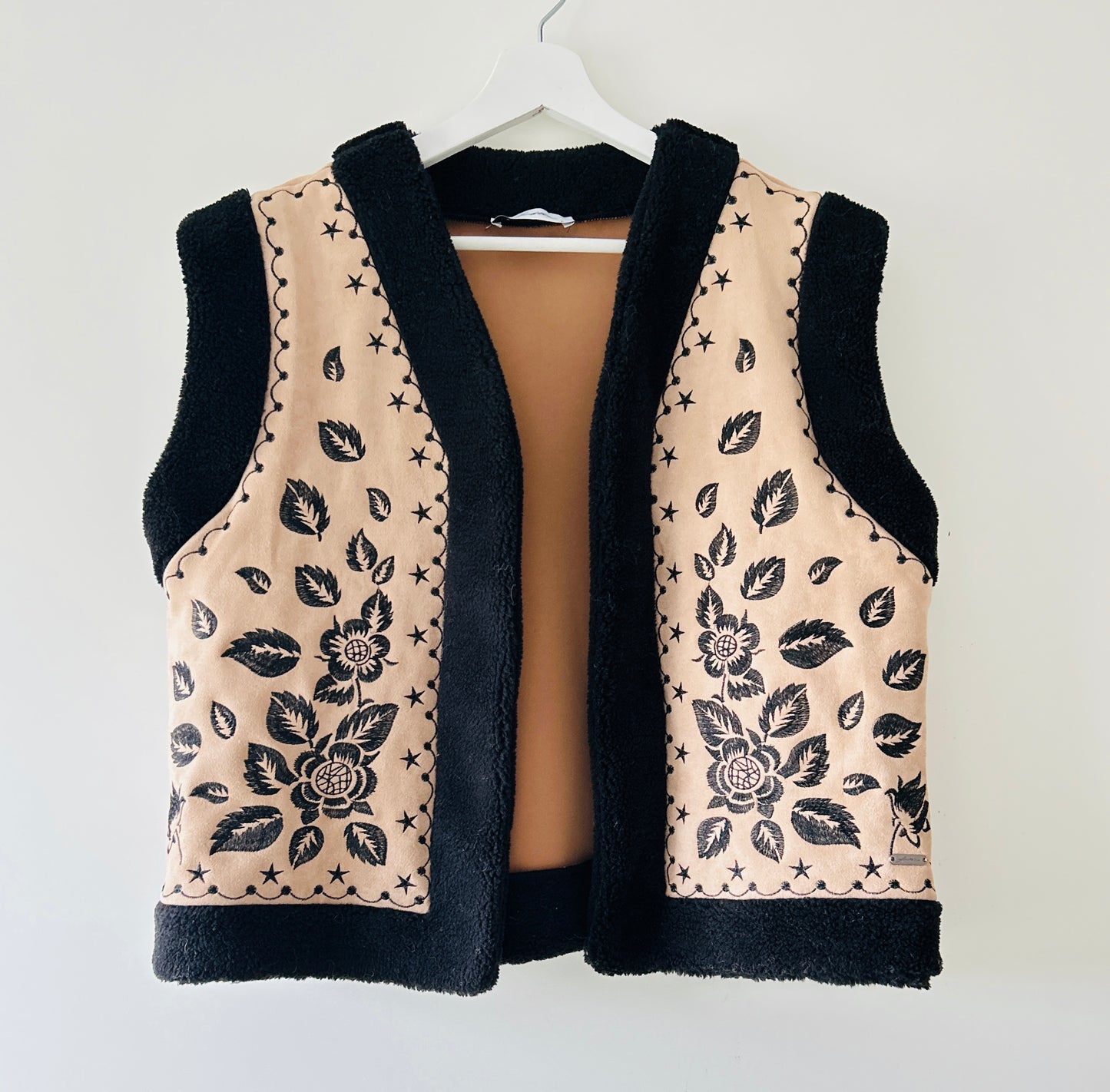 Gilet - Teddy met borduur beige