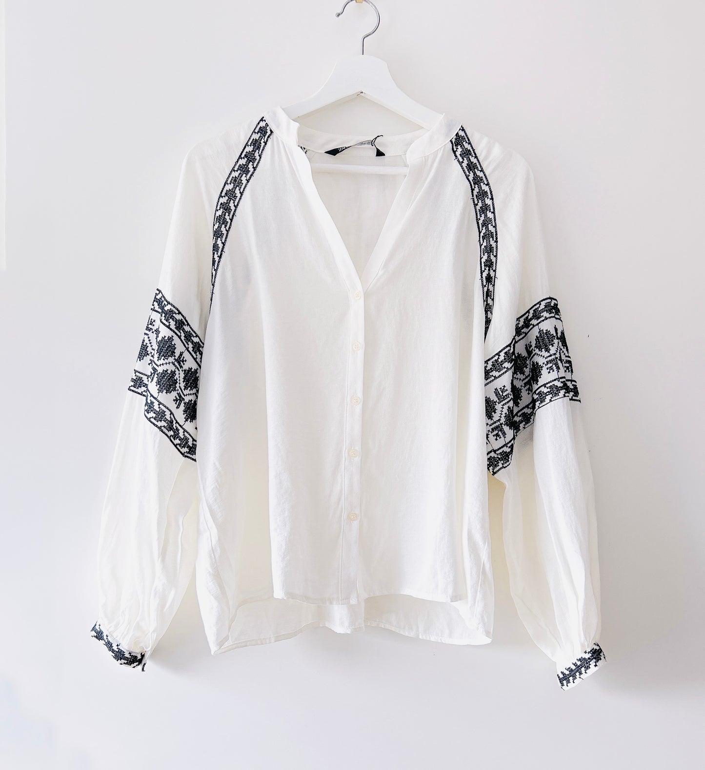 Chemisier blanc à broderies fines Zara