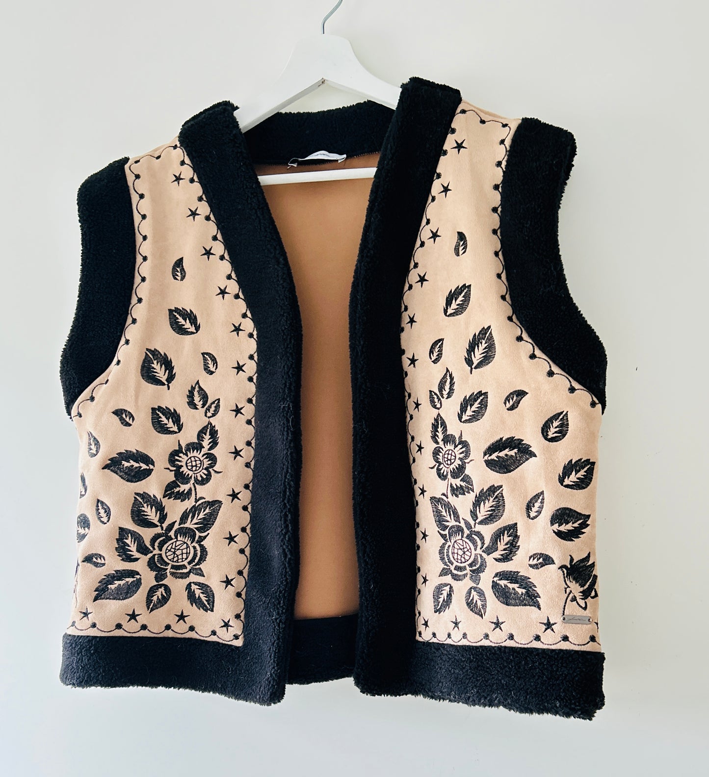 Gilet - Teddy met borduur beige