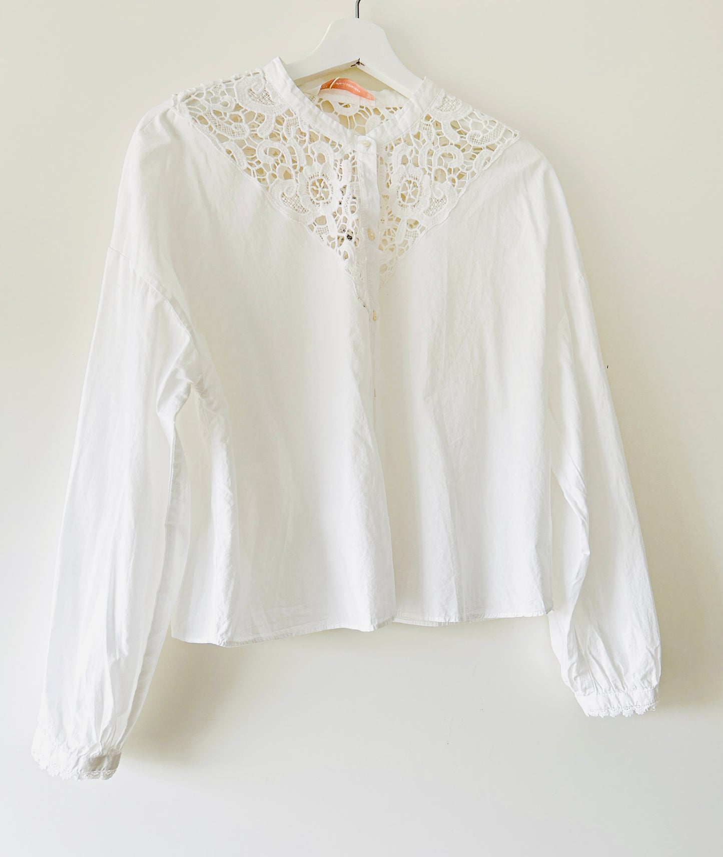 Blouse blanche brodée Zara