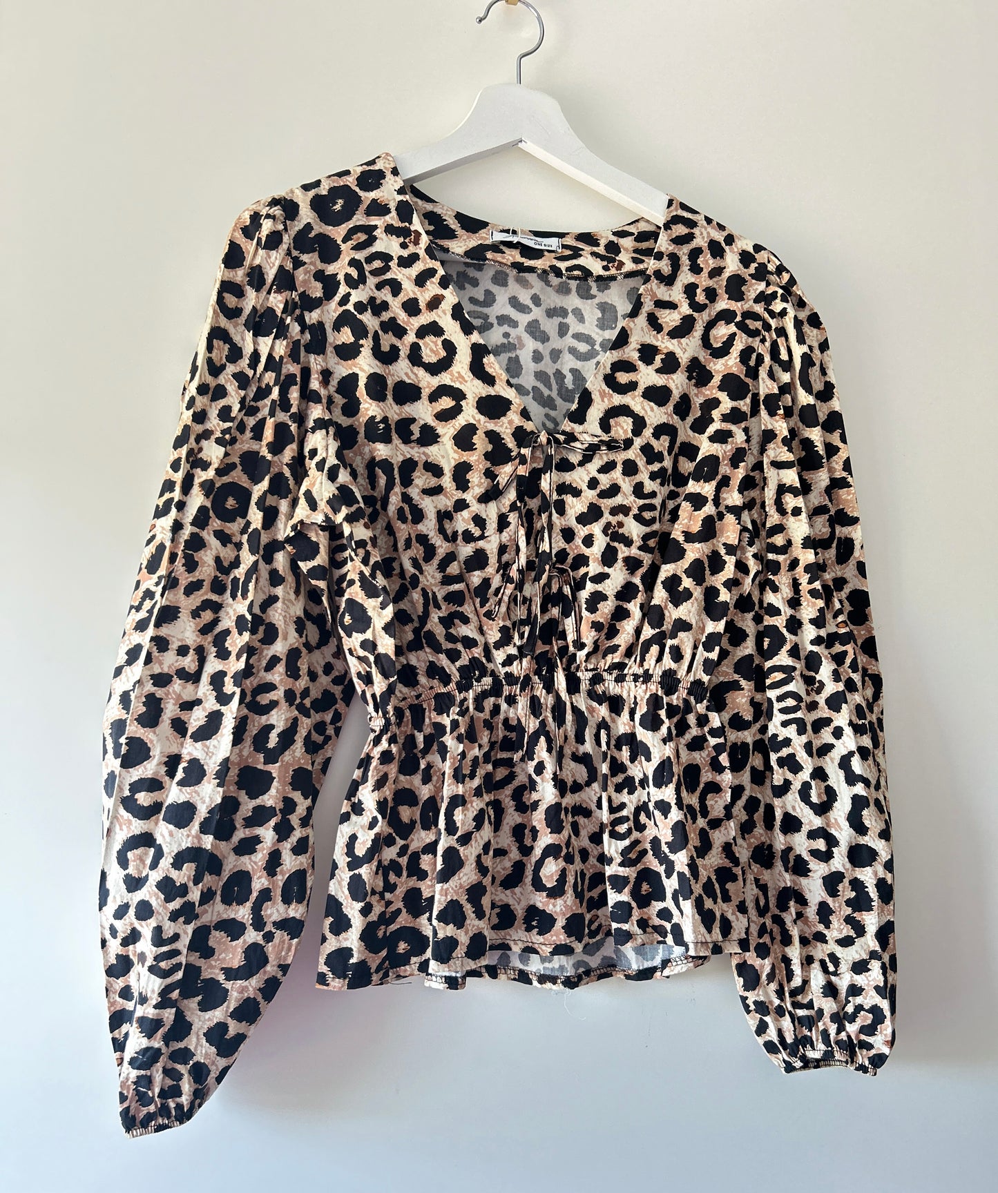 Top - cheetah print met strikjes Ambika