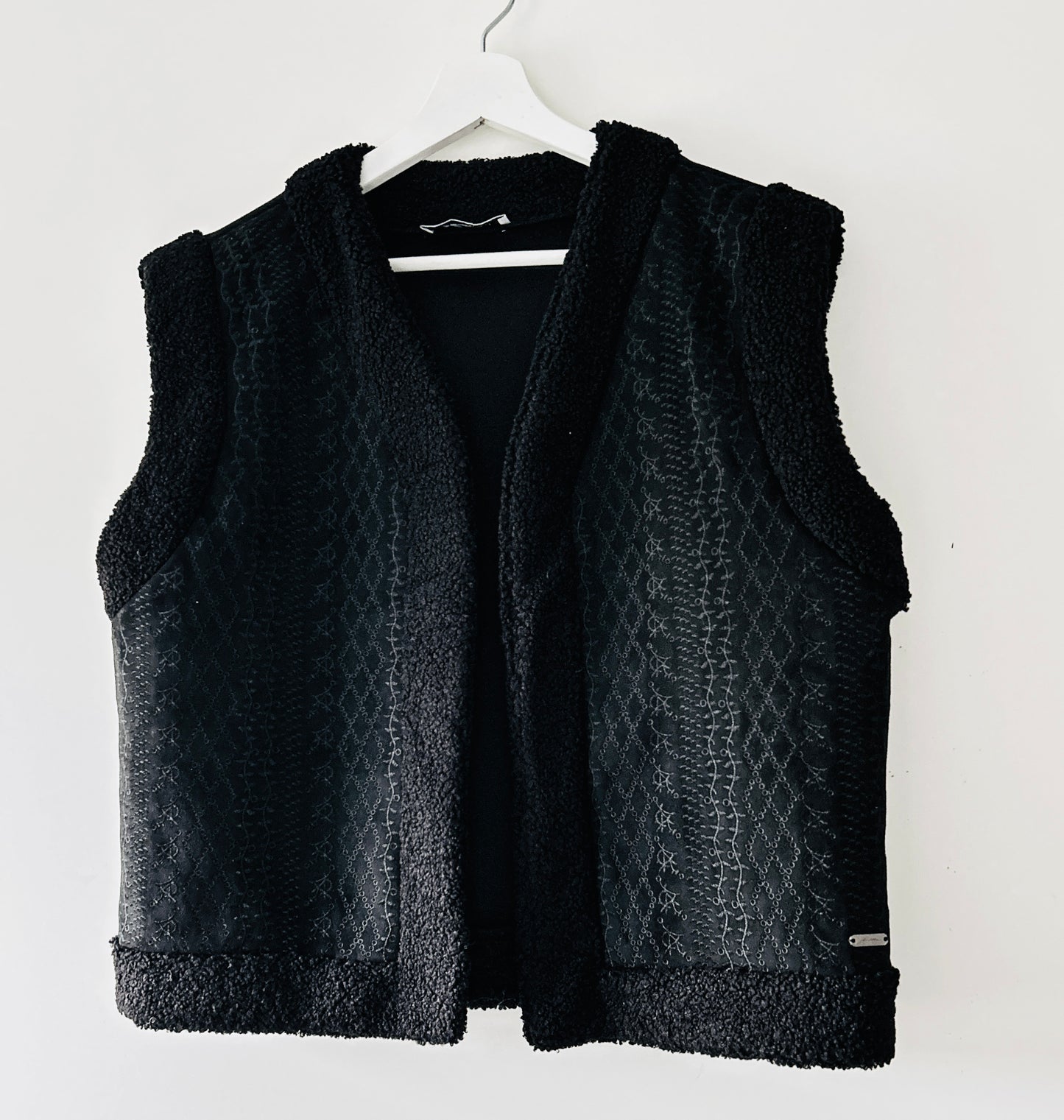 Gilet - Teddy met borduur zwart