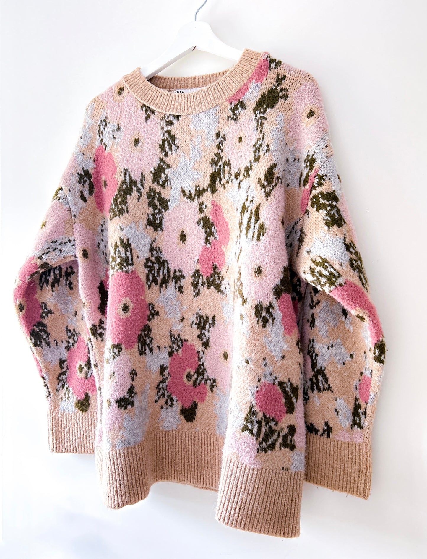 Knitted floral sweater beige Zara