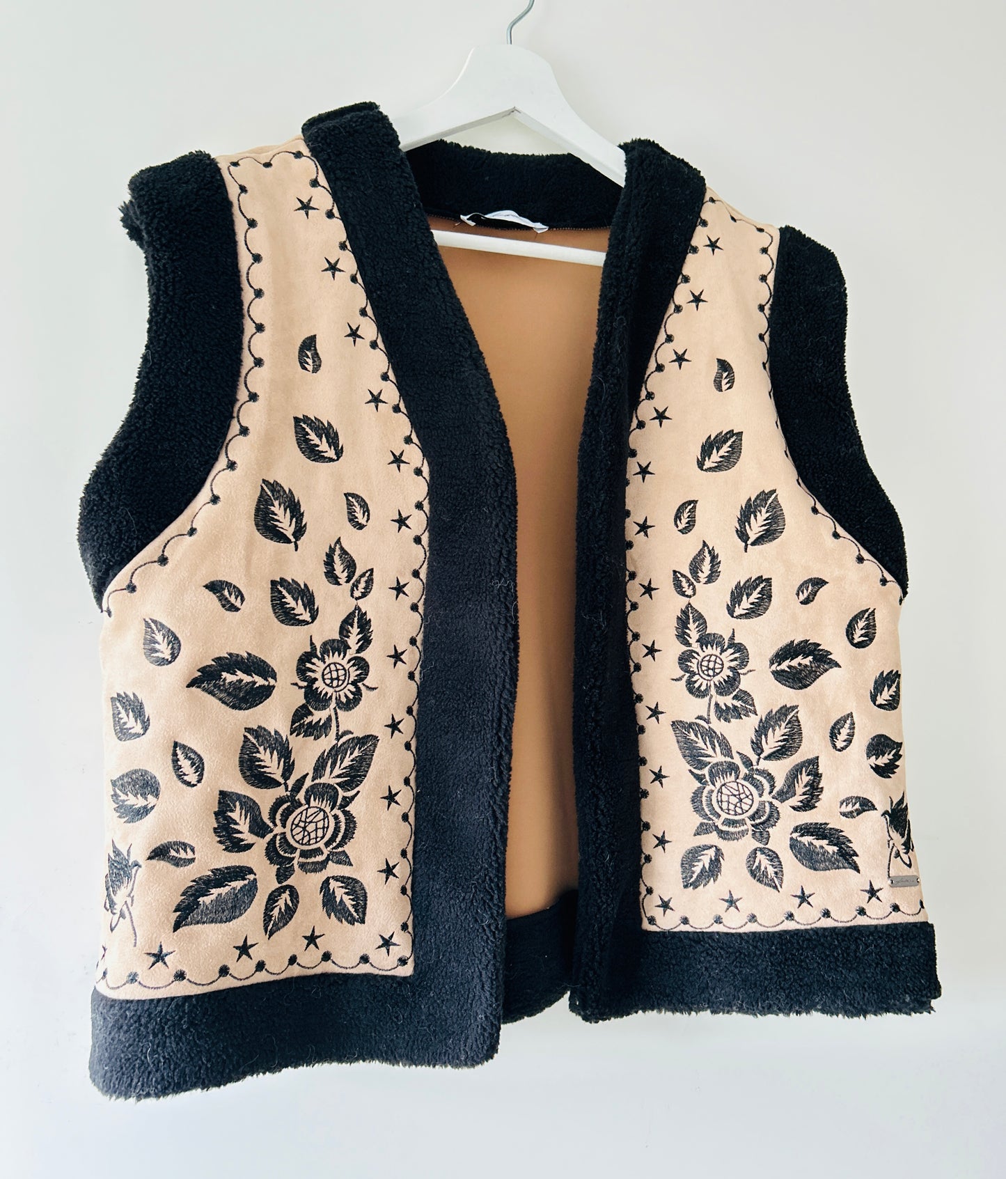 Gilet - Teddy met borduur beige