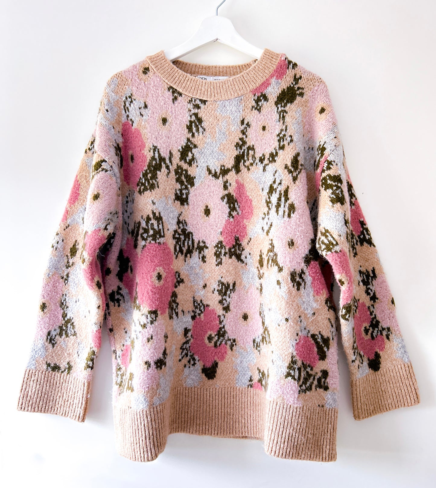 Knitted floral sweater beige Zara