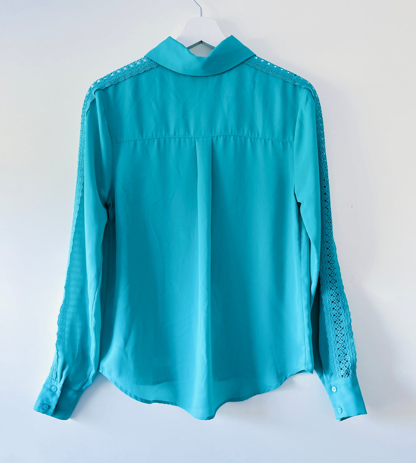 Turquoise blouse with lace on the sleeves NIKKI