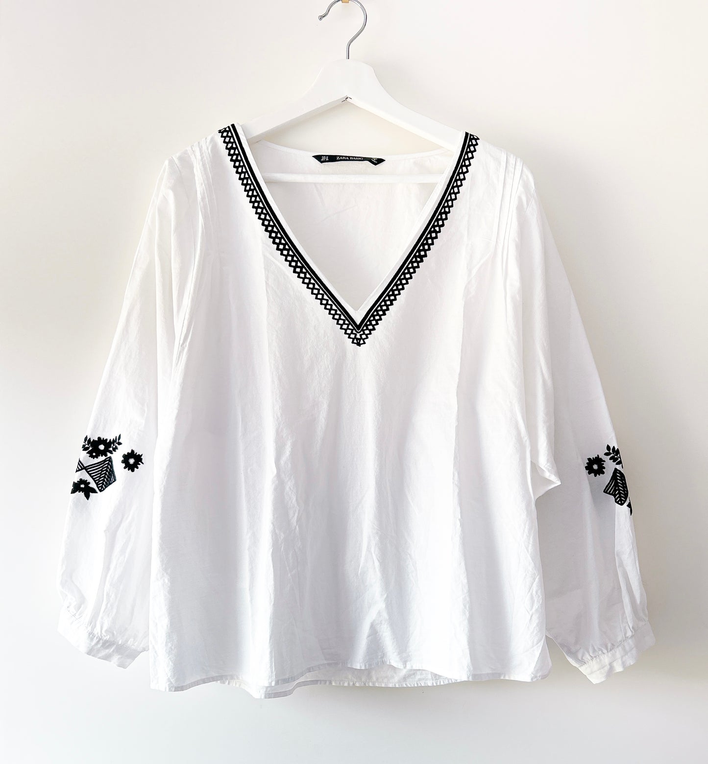 Chemisier blanc brodé Zara
