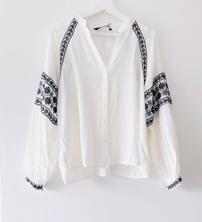Witte blouse met fijne borduur Zara