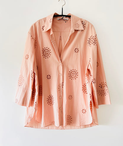 Blouse brodée orange pastel