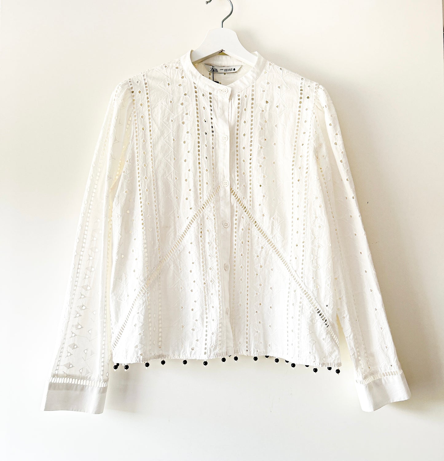 Blouse blanche brodée Zara