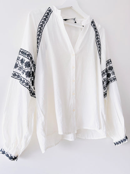 Witte blouse met fijne borduur Zara