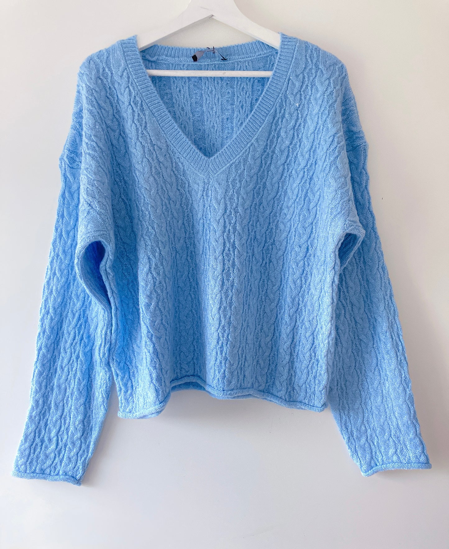 Pull torsadé bleu clair à paillettes Mango