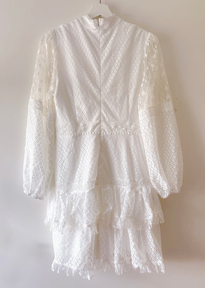 Mini-robe blanche avec dentelle