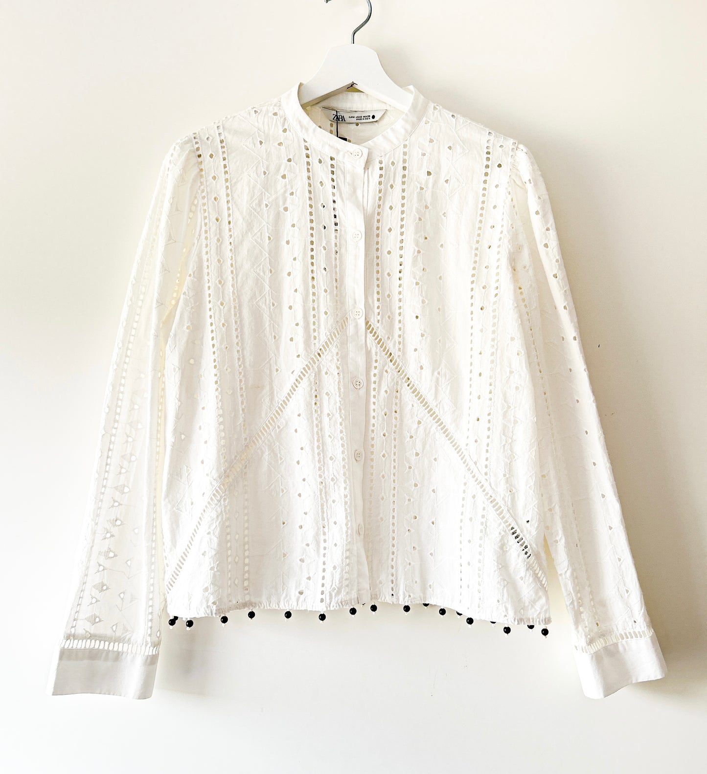 Blouse blanche brodée Zara