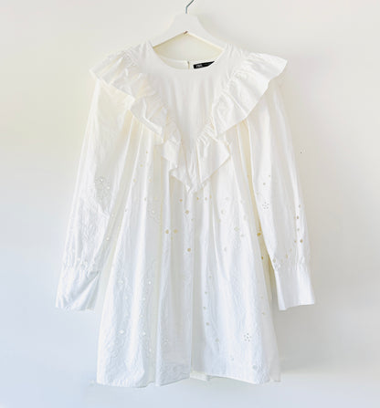 Robe blanche brodée en popeline Zara