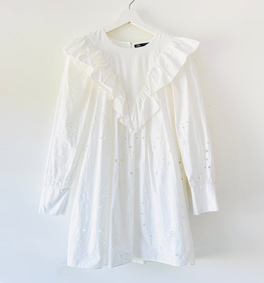 Robe blanche brodée en popeline Zara