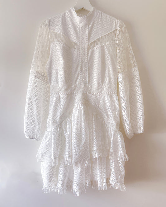 Mini-robe blanche avec dentelle