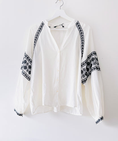 Witte blouse met fijne borduur Zara