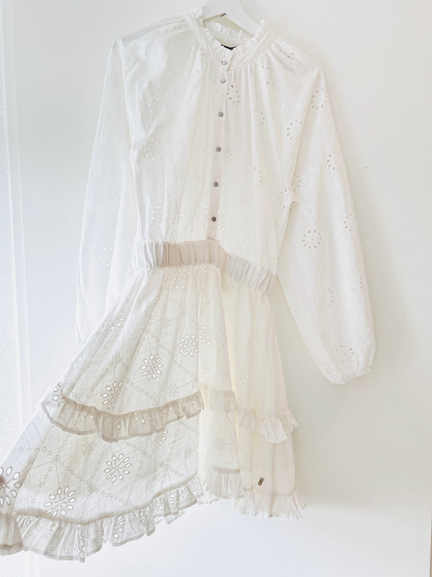 Robe en coton brodée NIKKIE