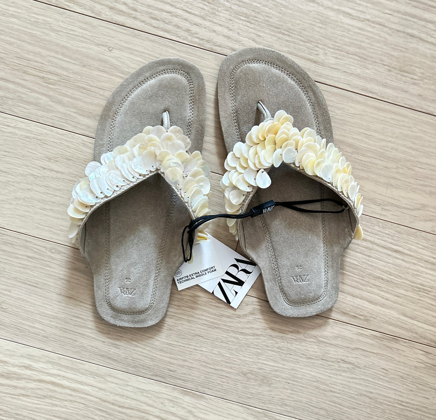 Sandales en cuir à coquillages